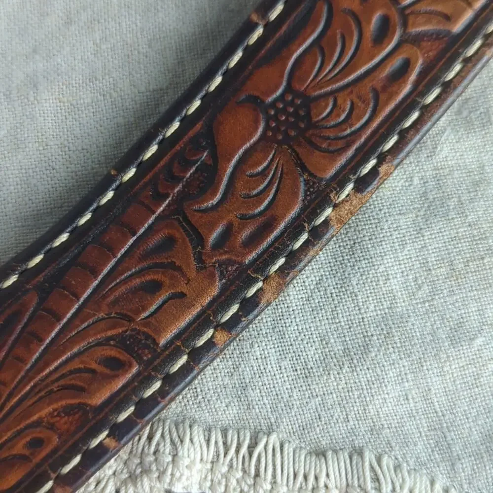 Vintage 1988 Bergamot Brass Works Deer Belt Buckle Embossed Leather Belt Hunting